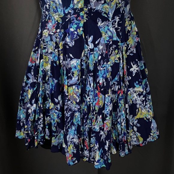 Dress - Picture 4 of 6